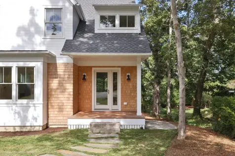 34 Davis Street Vineyard Haven MA 02568