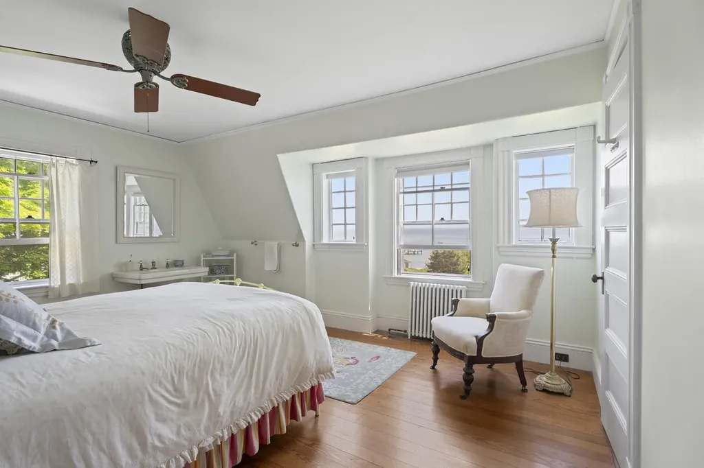 33 Goethals Way Vineyard Haven MA 02568