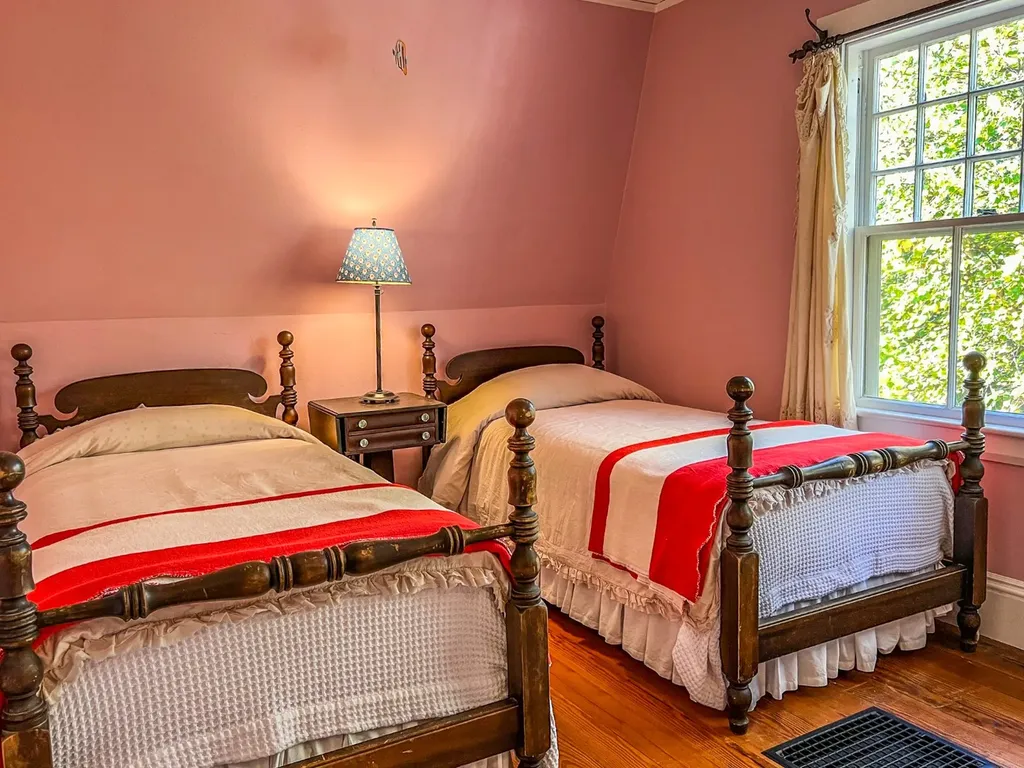 33 Goethals Way Vineyard Haven MA 02568