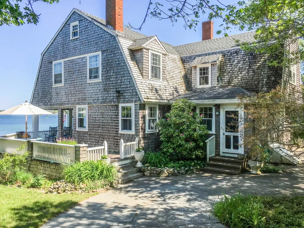 33 Goethals Way Vineyard Haven MA 02568