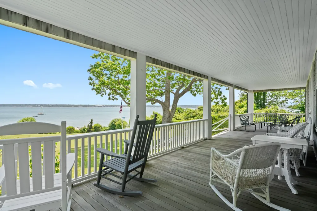 33 Goethals Way Vineyard Haven MA 02568