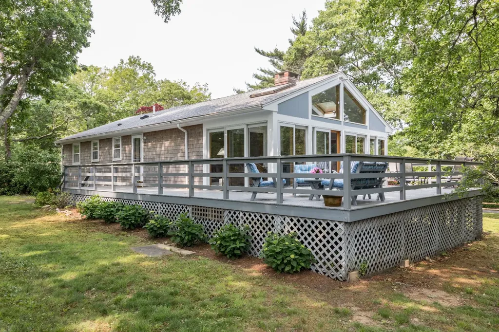 35 East Side Road Oak Bluffs MA 02557