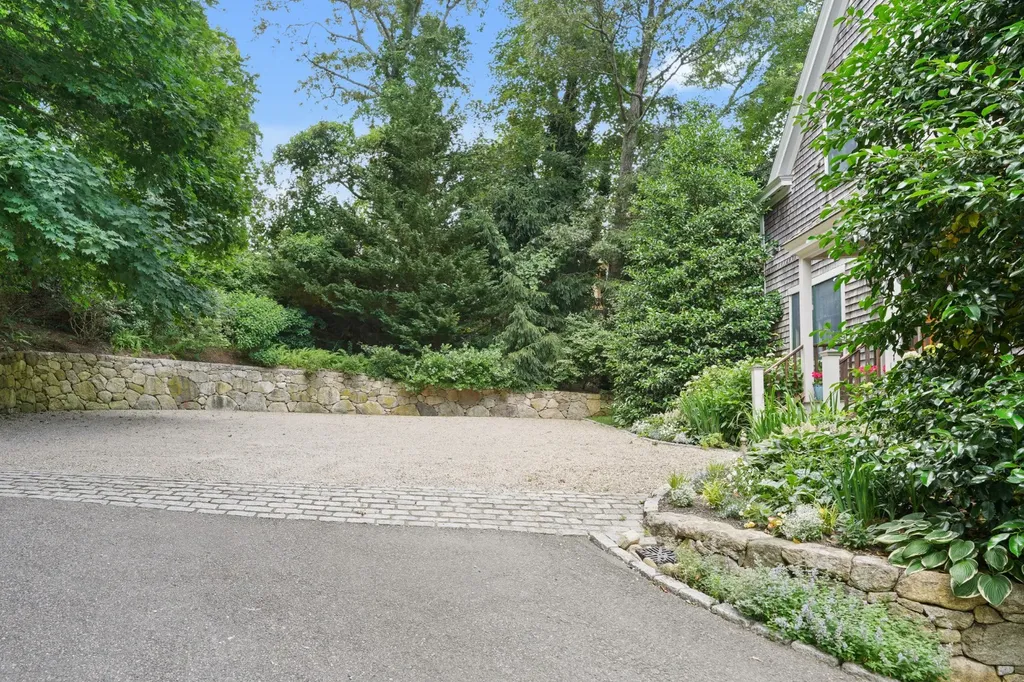 61 Causeway Road Vineyard Haven MA 02568