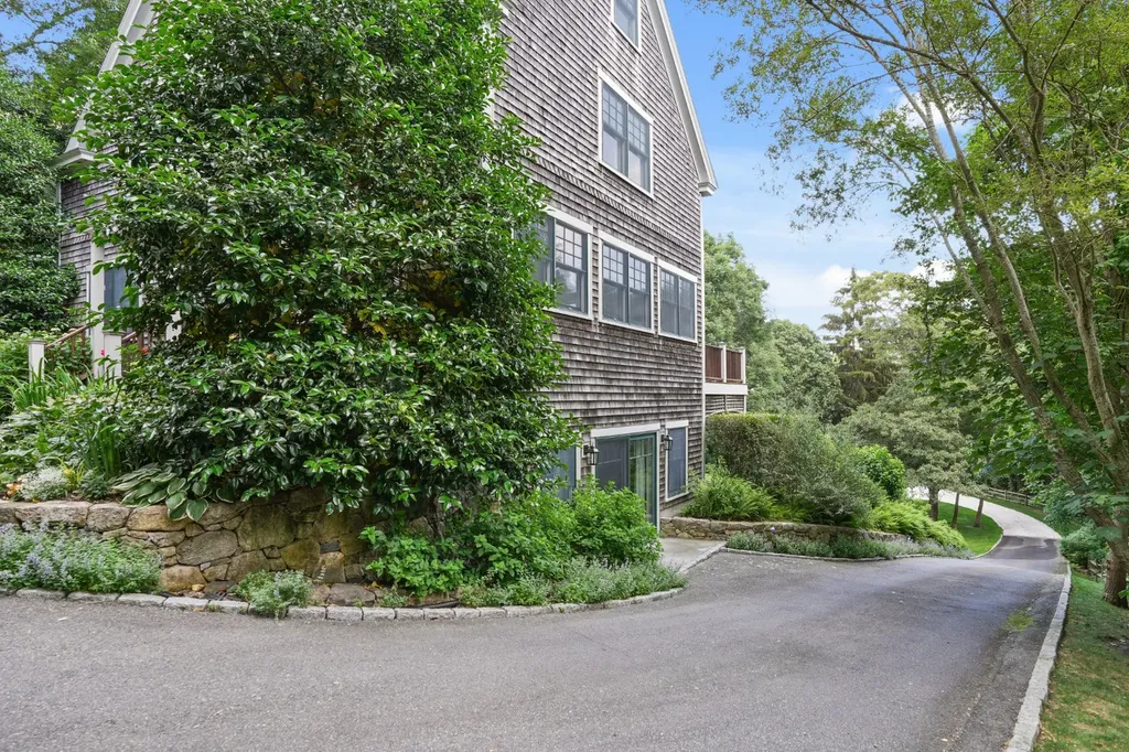 61 Causeway Road Vineyard Haven MA 02568