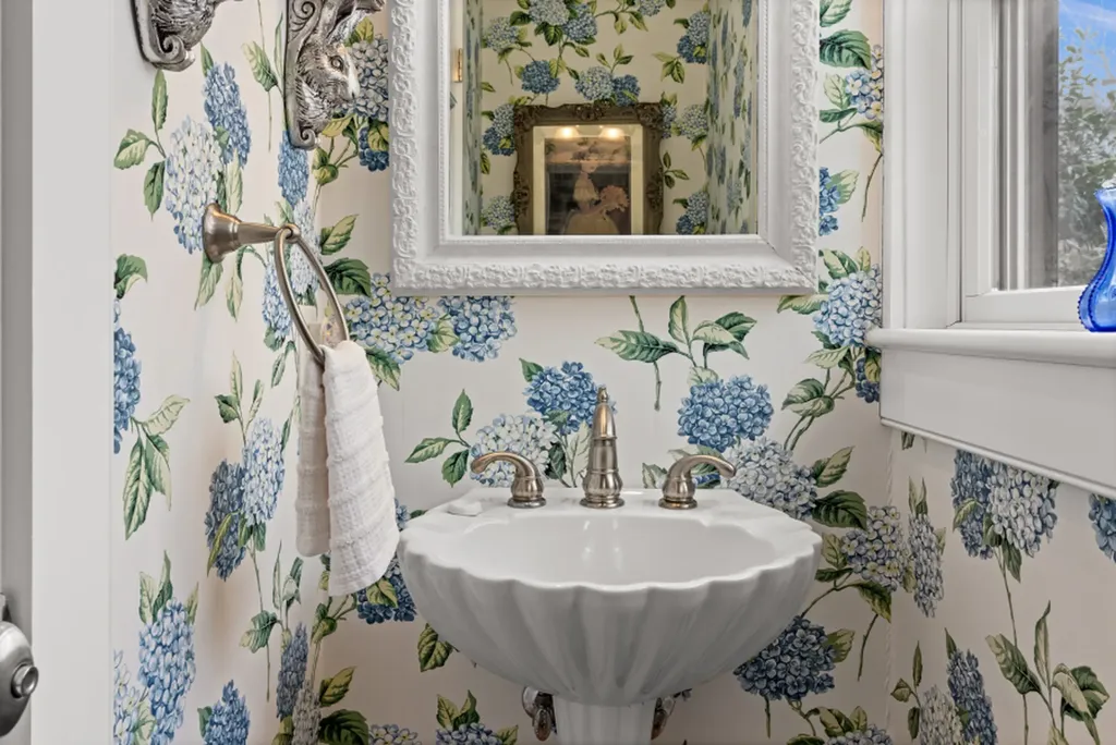 61 Causeway Road Vineyard Haven MA 02568