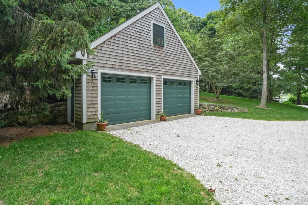 61 Causeway Road Vineyard Haven MA 02568