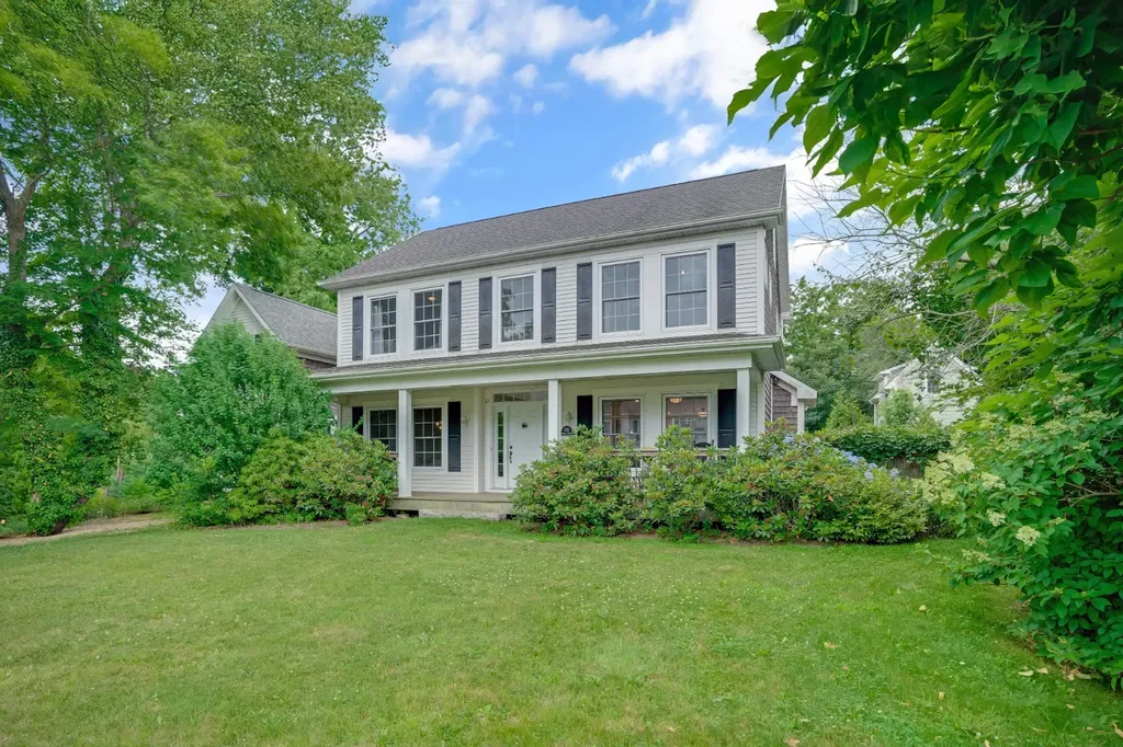 128 & 136 Spring Street Vineyard Haven MA 02568