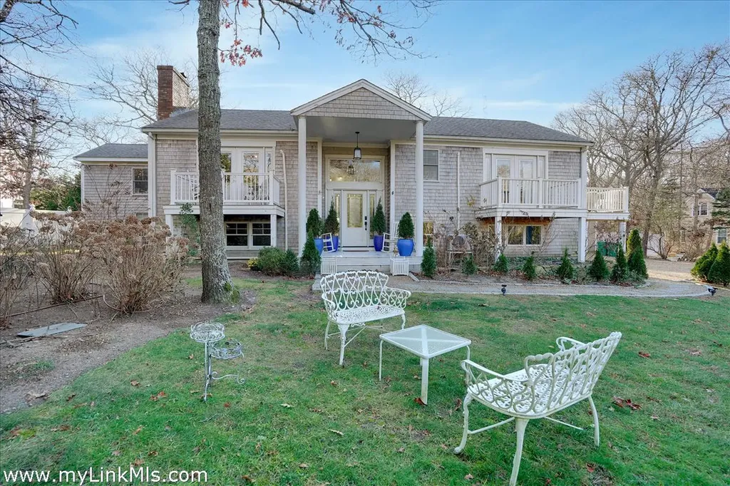 110 Clover Hill Drive Vineyard Haven MA 02568