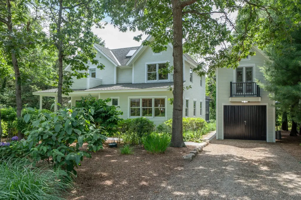 26 Tia Anna Lane Oak Bluffs MA 02557