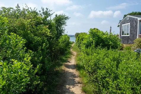 26 Tia Anna Lane Oak Bluffs MA 02557
