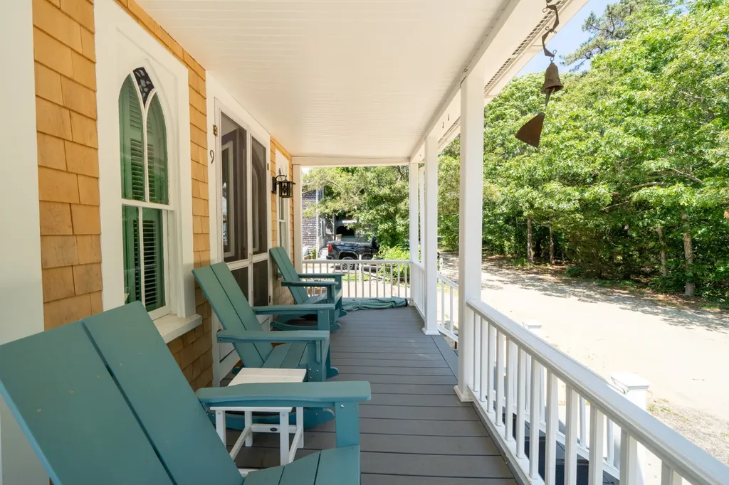 9 Brunswick Avenue Oak Bluffs MA 02557