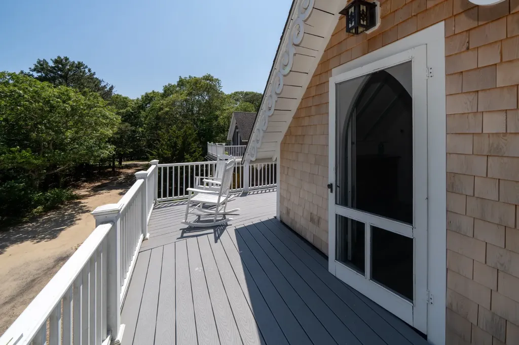 9 Brunswick Avenue Oak Bluffs MA 02557