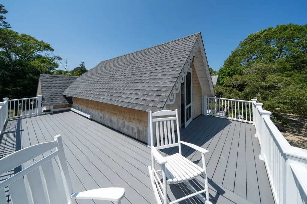 9 Brunswick Avenue Oak Bluffs MA 02557
