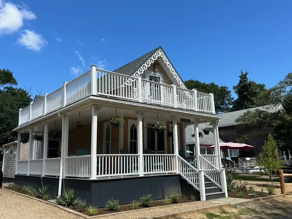 9 Brunswick Avenue Oak Bluffs MA 02557