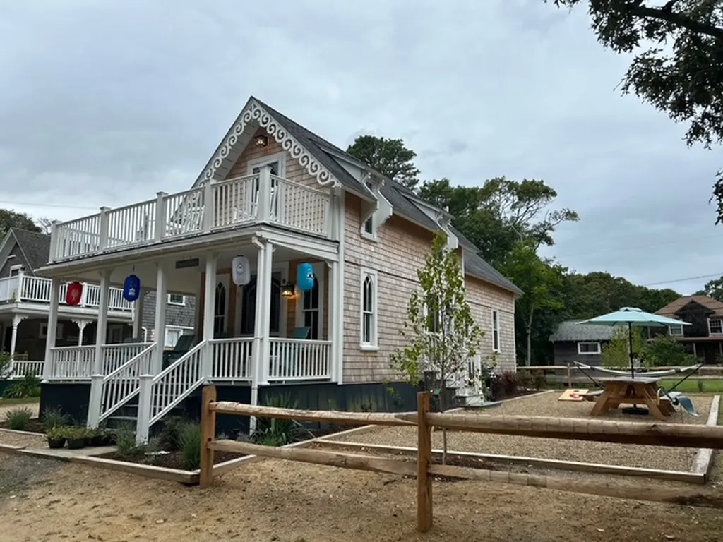 9 Brunswick Avenue Oak Bluffs MA 02557
