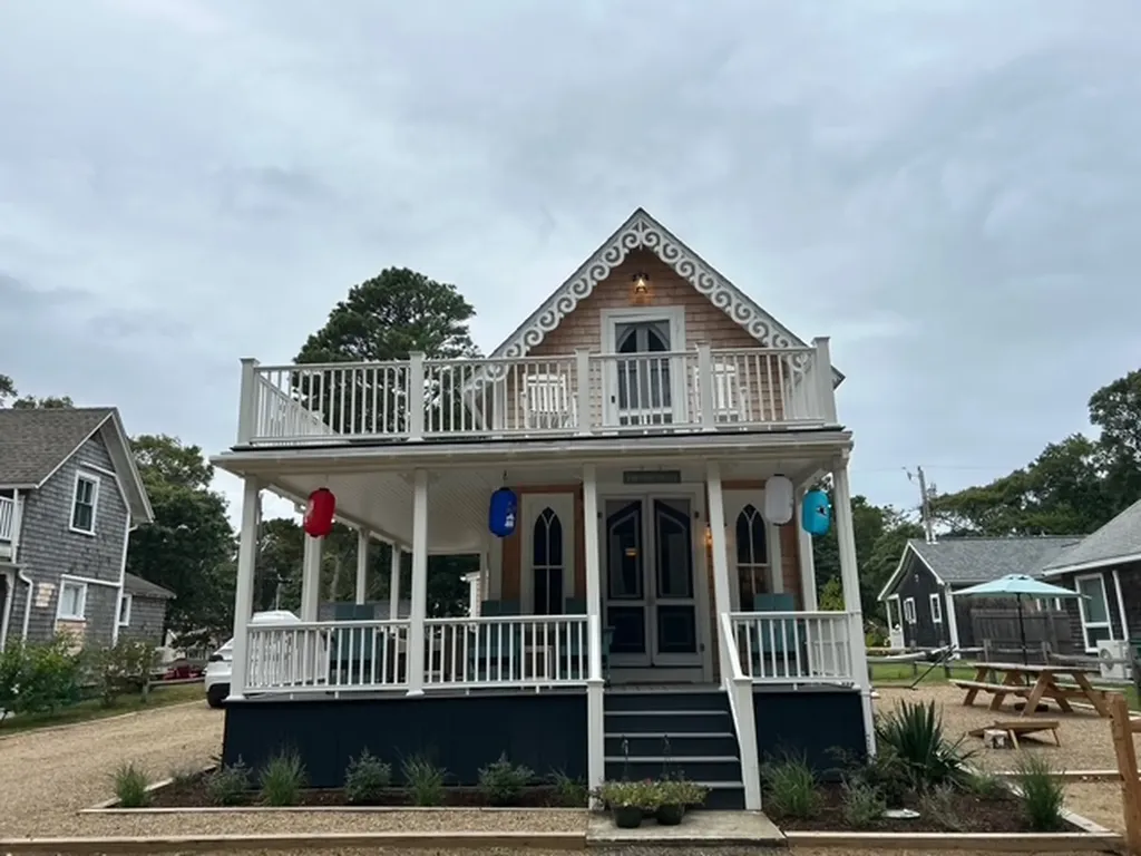 9 Brunswick Avenue Oak Bluffs MA 02557