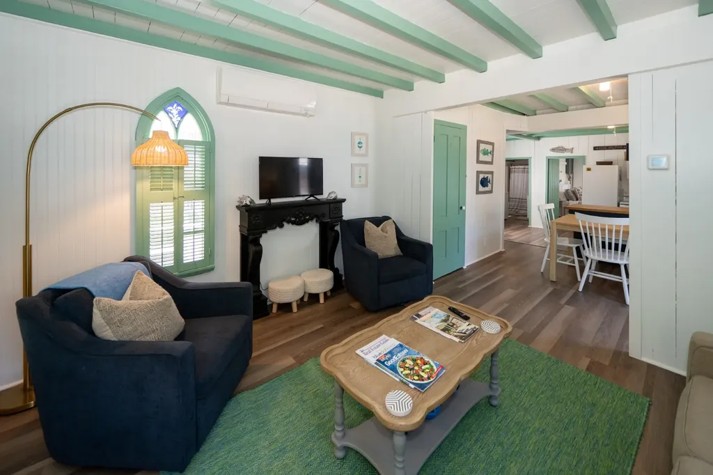 9 Brunswick Avenue Oak Bluffs MA 02557