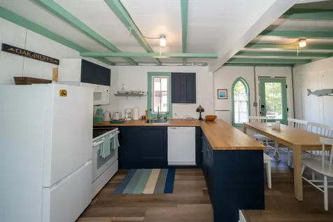 9 Brunswick Avenue Oak Bluffs MA 02557