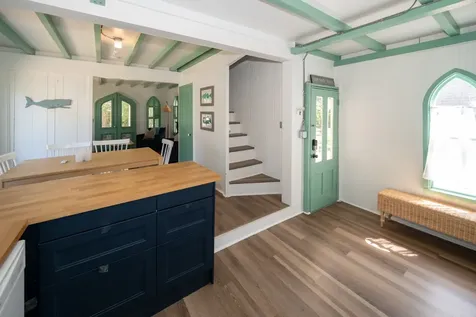 9 Brunswick Avenue Oak Bluffs MA 02557