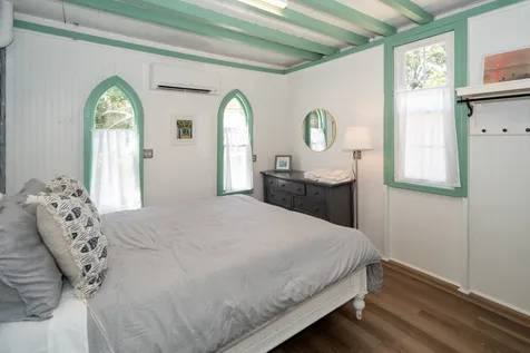 9 Brunswick Avenue Oak Bluffs MA 02557