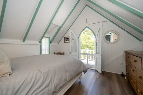 9 Brunswick Avenue Oak Bluffs MA 02557