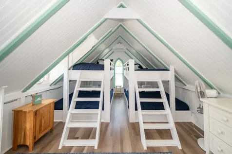 9 Brunswick Avenue Oak Bluffs MA 02557