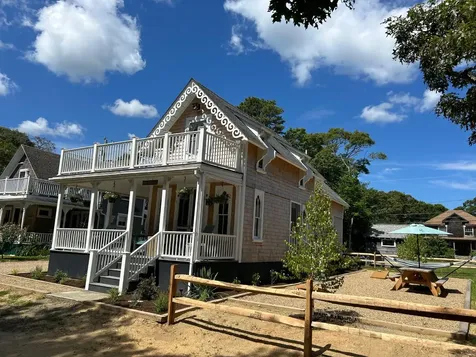 9 Brunswick Avenue Oak Bluffs MA 02557