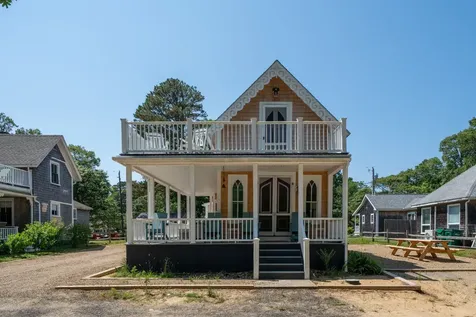 9 Brunswick Avenue Oak Bluffs MA 02557