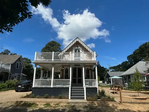 9 Brunswick Avenue Oak Bluffs MA 02557