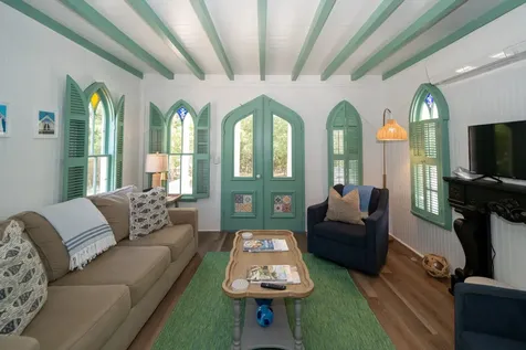 9 Brunswick Avenue Oak Bluffs MA 02557