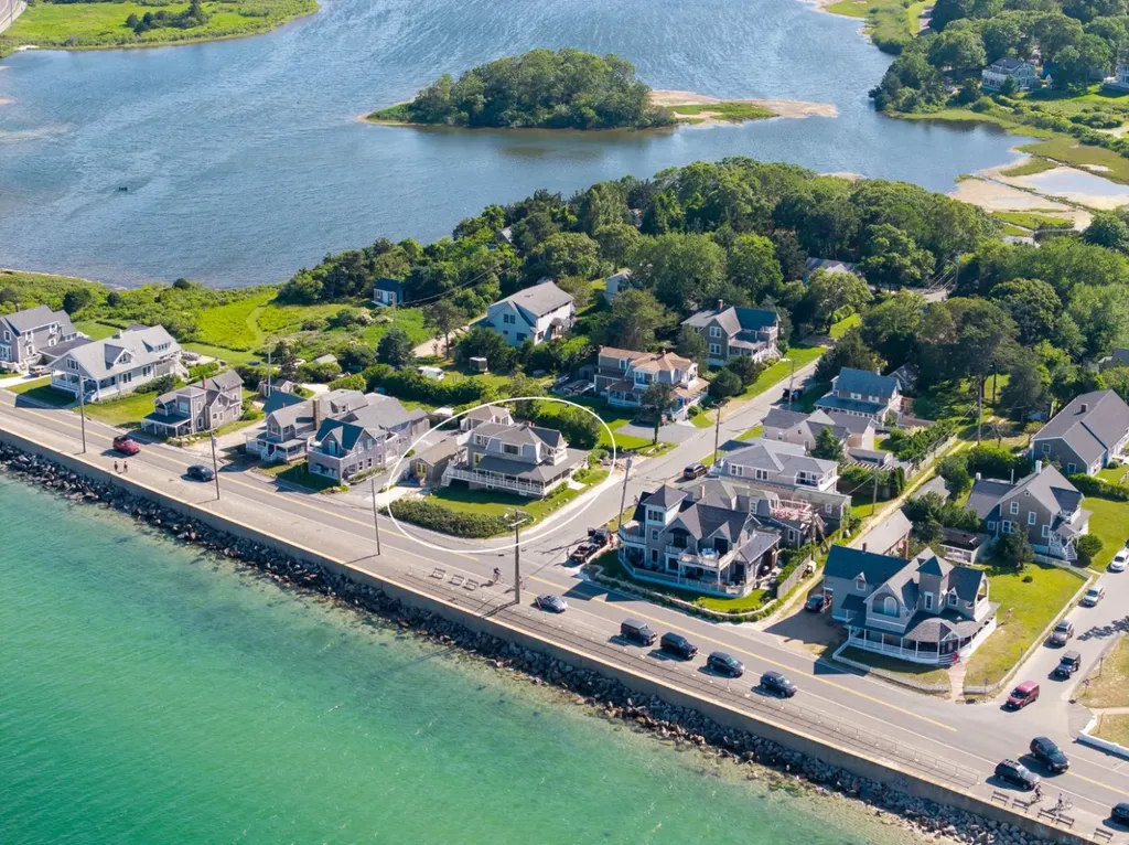 4 Canonicus Avenue Oak Bluffs MA 02557