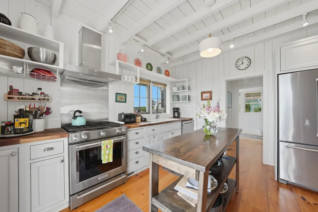 4 Canonicus Avenue Oak Bluffs MA 02557