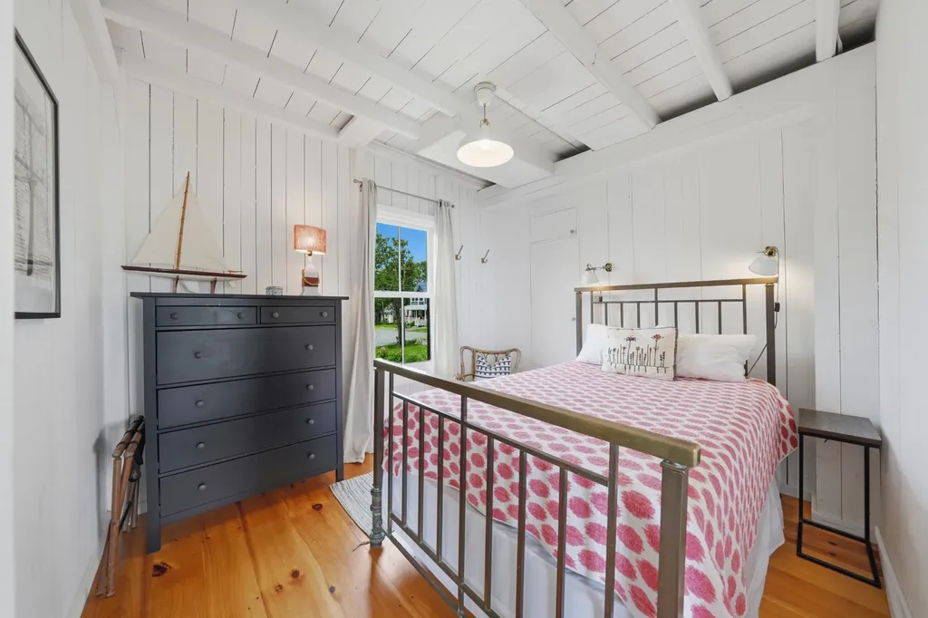 4 Canonicus Avenue Oak Bluffs MA 02557