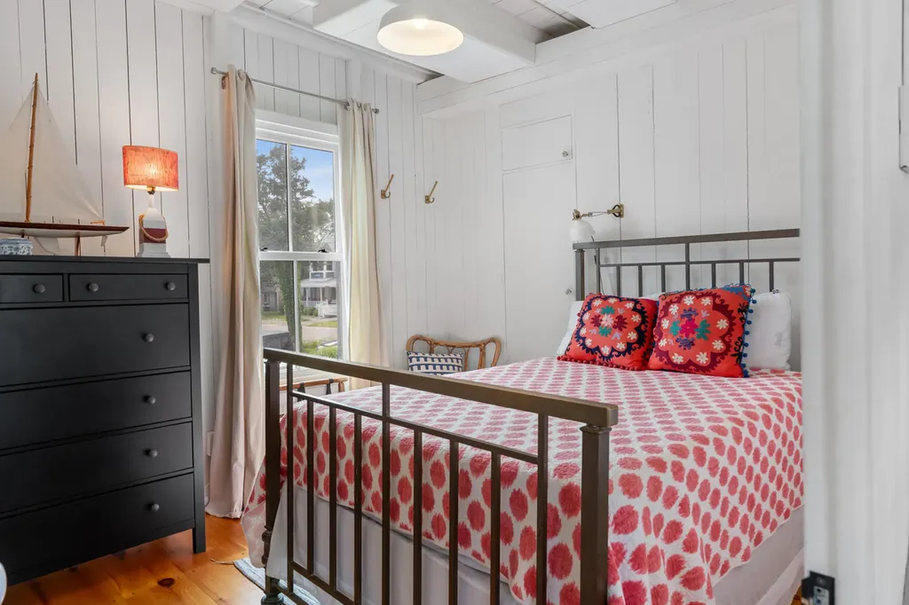 4 Canonicus Avenue Oak Bluffs MA 02557