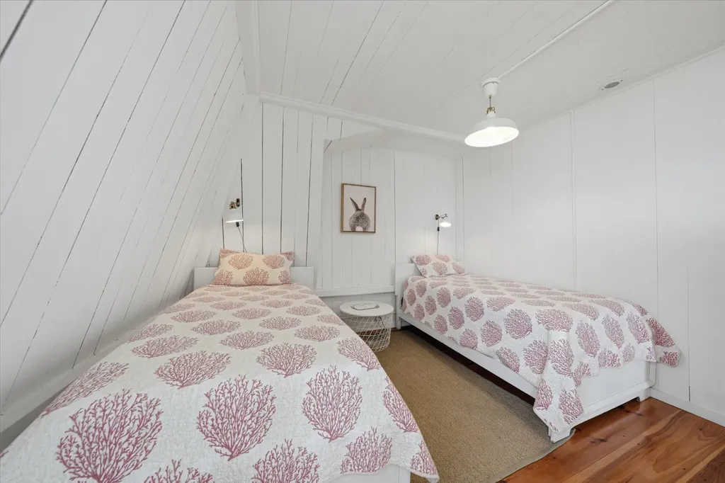 4 Canonicus Avenue Oak Bluffs MA 02557