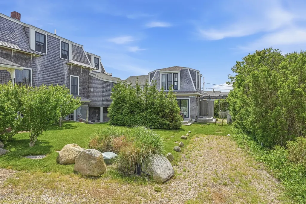 4 Canonicus Avenue Oak Bluffs MA 02557
