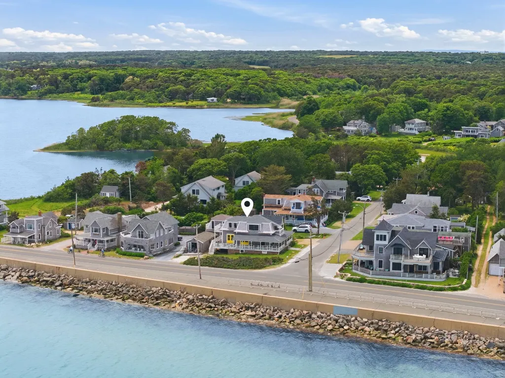 4 Canonicus Avenue Oak Bluffs MA 02557