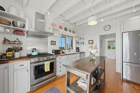 4 Canonicus Avenue Oak Bluffs MA 02557