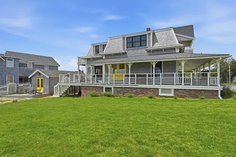 4 Canonicus Avenue Oak Bluffs MA 02557