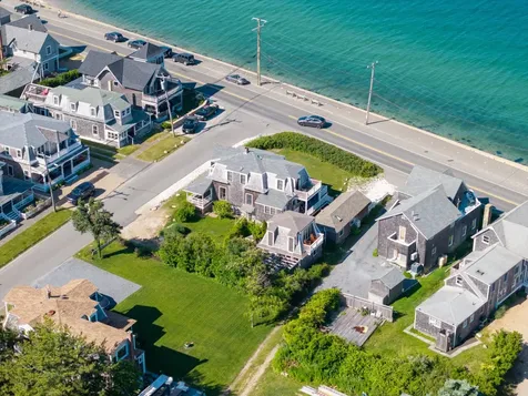 4 Canonicus Avenue Oak Bluffs MA 02557