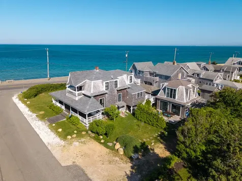 4 Canonicus Avenue Oak Bluffs MA 02557