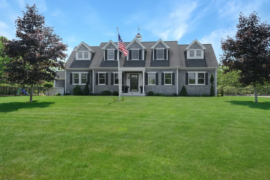 27 Watcha Path Edgartown MA 02539