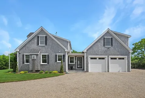 27 Watcha Path Edgartown MA 02539
