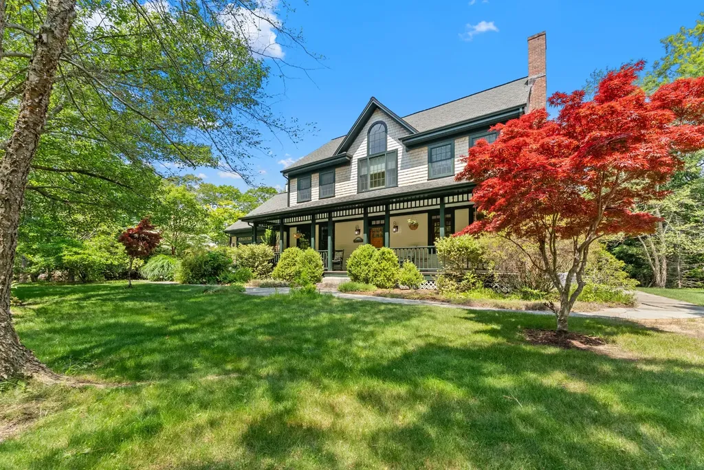 23 Crowell Lane Vineyard Haven MA 02568