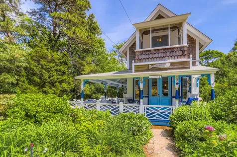 17 John Wesley Avenue Oak Bluffs MA 02557