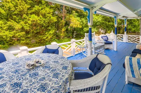 17 John Wesley Avenue Oak Bluffs MA 02557