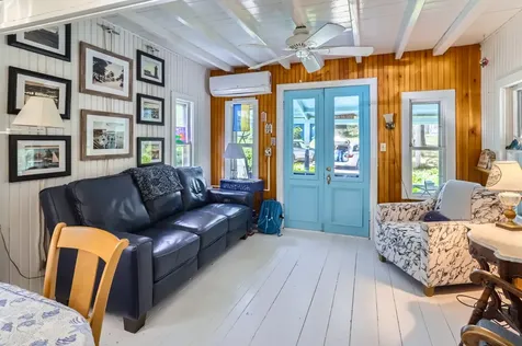 17 John Wesley Avenue Oak Bluffs MA 02557