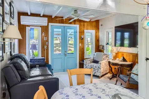 17 John Wesley Avenue Oak Bluffs MA 02557