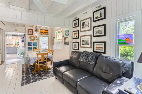 17 John Wesley Avenue Oak Bluffs MA 02557