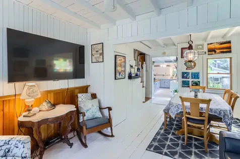 17 John Wesley Avenue Oak Bluffs MA 02557